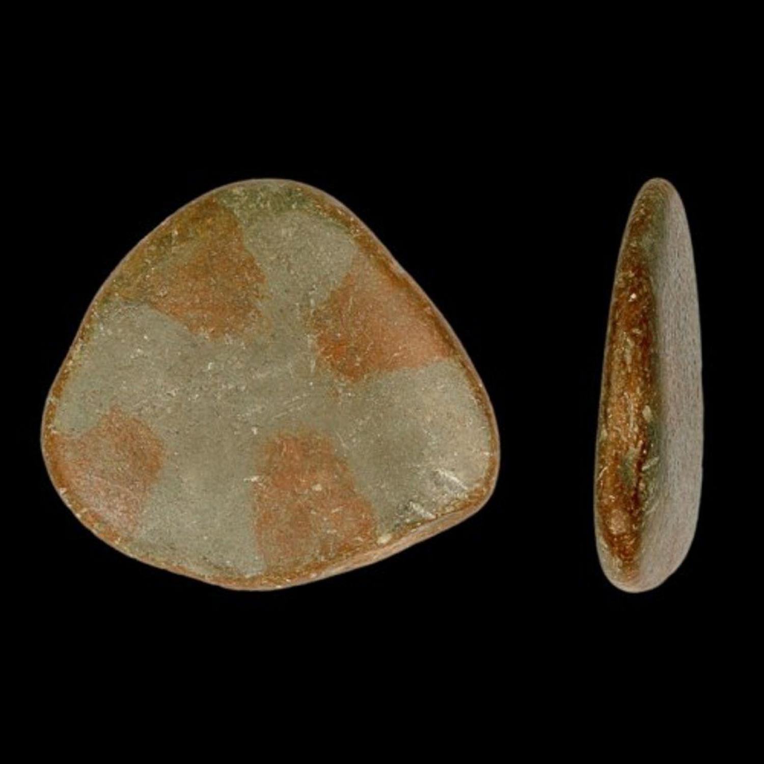 Galet peint, fouilles S. J. Péquart - coll. muséum,  MHNT.PRE.2006.0.100